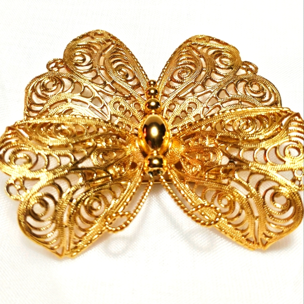 VTG Monet Butterfly Moth Goldtone Mesh Style 2.5" Brooch Pin - Picture 3 of 12